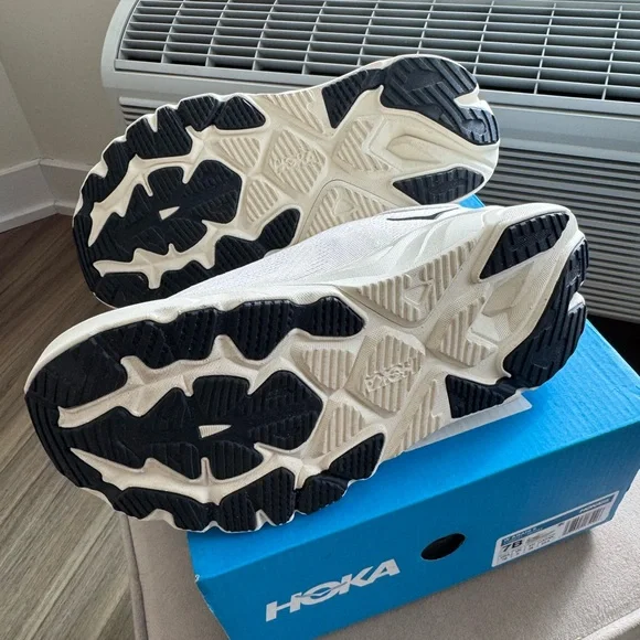 🏃🏻‍♀️💨 NIB Hoka W Arahi 8 Size 7B - Picture 5 of 8